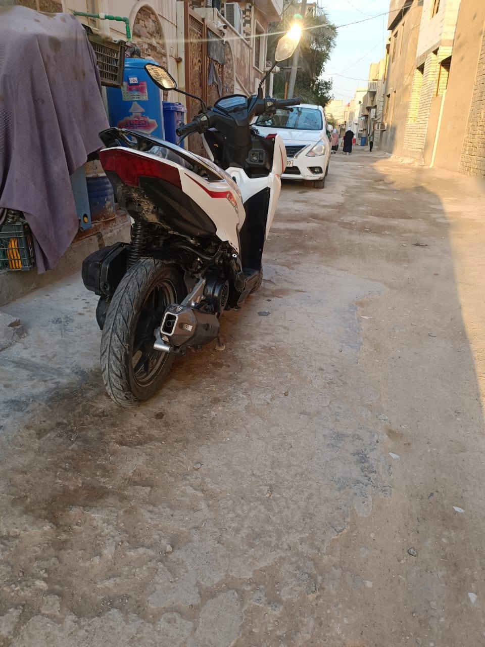 سلام عليكم دراجه هوندا للبيع اوامراوس دراجه جديده مملعوب بيه أحله من الصوره موديل 2023 دراجه مماشيه اهواي  السعر خابرني اوتدلل رقم الموبايل ***********هم بي واتساب
