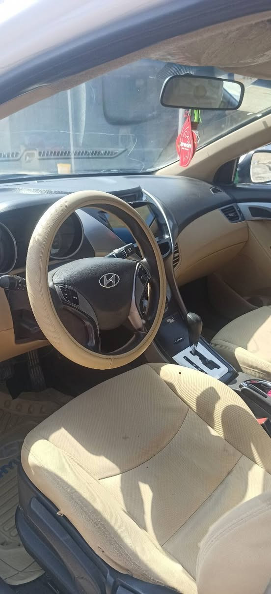 سلام عليكم الانتره موديل 13 بيه قطع صبغ ابيع حزام بدون دواخل سعر 93 وبيه مجال مكان سياره نجف ***********
