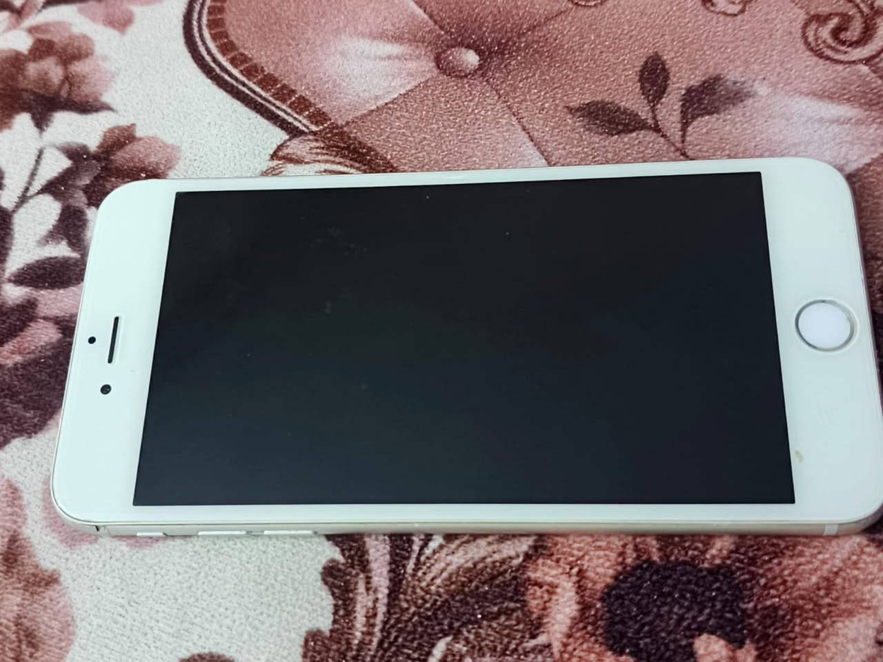 ايفون 6بلص بطارية 100 ادفع سعر عجبني ابيع ***********
