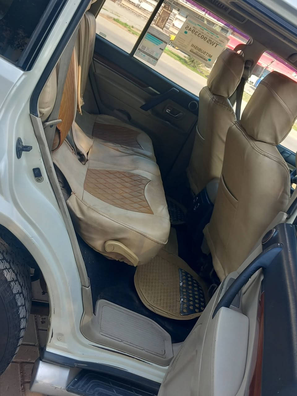 السلام عليكم سياره باجيرو موديل 2008 حنطور مواصفات مرتبه كلش كشنات كهربائية الجاملخ ودعامية مصبوغة اقبل مراوس والسيارة بيه رقم مميز مكاني بغداد رقم تليفون متواجد على الواتساب السعر 125ورقه ***********
