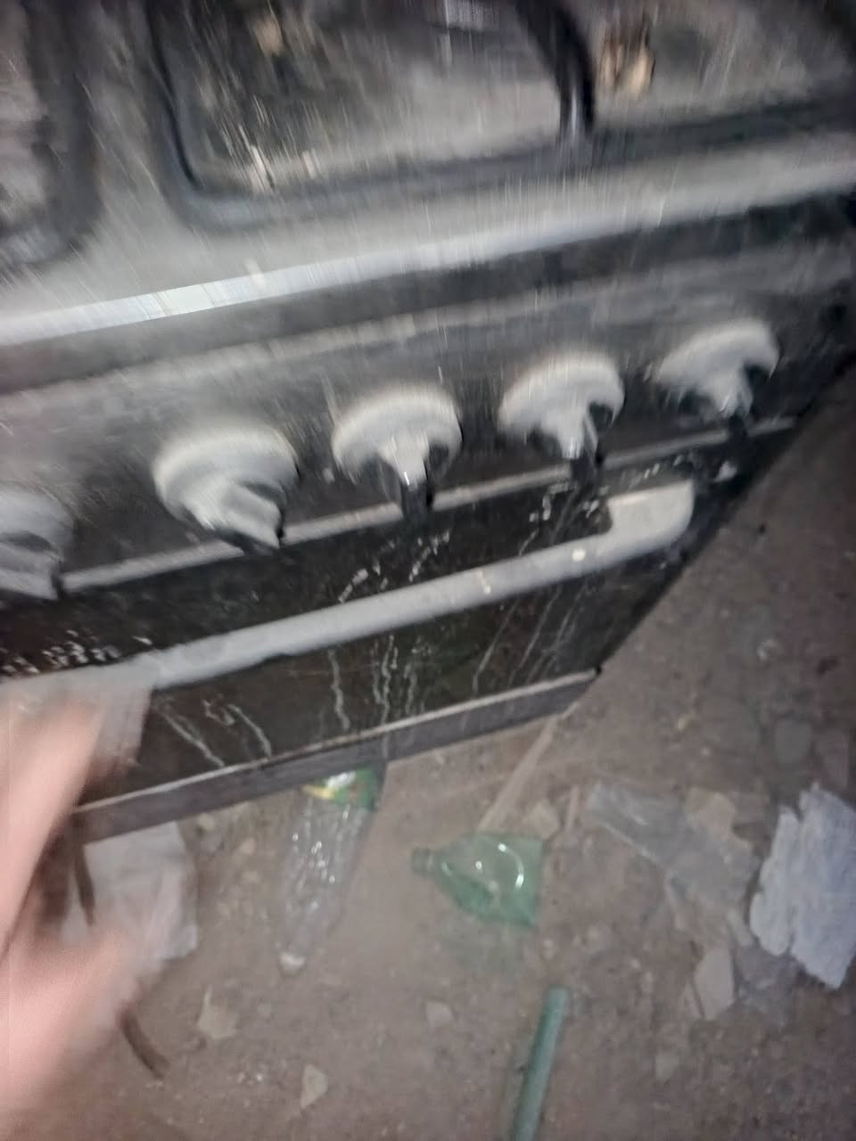 ابيع شلع
قفل ١٢٥ الف كولهن شلع 
الكمفيره شغاله 
المروحة شغاله 
الغساله ماعرف ليش متفر 
الطباخ شغال بس يرادله تبديلات وتنظيف 
الستفسار بلتعليقات


**إذا كنت صاحب هذا الإعلان وتريد حذفه لأي سبب، رجاءا أرسل رسالة إلى الدعم الفني**