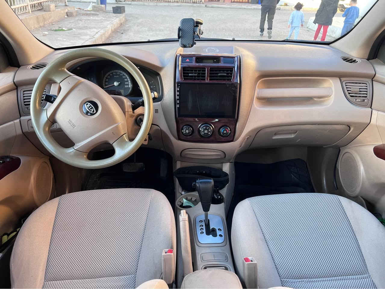 كيا سپورتاج موديل ٢٠٠٩ 
السياره بدون صبغ بيها مكانين تعديل بارد بابين النفر وضحته بالصور الدعامي صبغ للجماليه بيها چم شخطه بسيطه بالقلم سويتها سيارة نضيفه گير و مكينه شرط سعرها ١٢٠ و بيها مجال للعلم السنويه منتهي
مكان السيارة دهوك

كوردي 
كيا سپورتاج موديل ٢٠٠٩ سه ياره بى صبخه دو تعديل بارد ييت ده رگه هي نه فه ري من د وينت دا يا ديار كرى ده عامي هه ردو بو جانيى من صبغ كرين گير و مه كينه شه رته هنده شه خطه ييت تيدا هه ين بقه له مي ييت چيكرين سعرا وى ١٢٠ وه ره قه و مجالى هه ى سنوي يا بسه رڤه چوي جهى سه يارى دهوك دهوك, العراق


**إذا كنت صاحب هذا الإعلان وتريد حذفه لأي سبب، رجاءا أرسل رسالة إلى الدعم الفني**