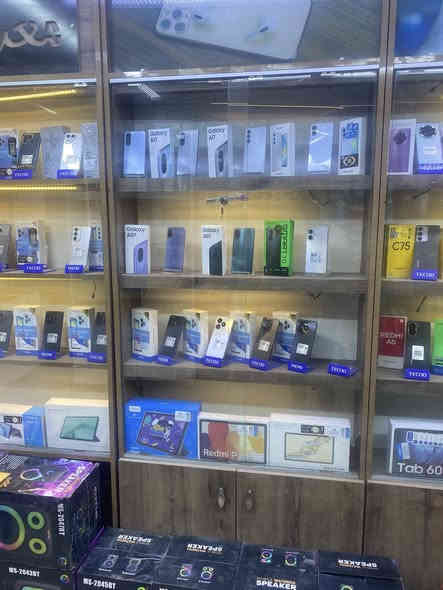 للبيع فاترينات عنوان بغداد. رقم *********** قيم بل يرضي الله
