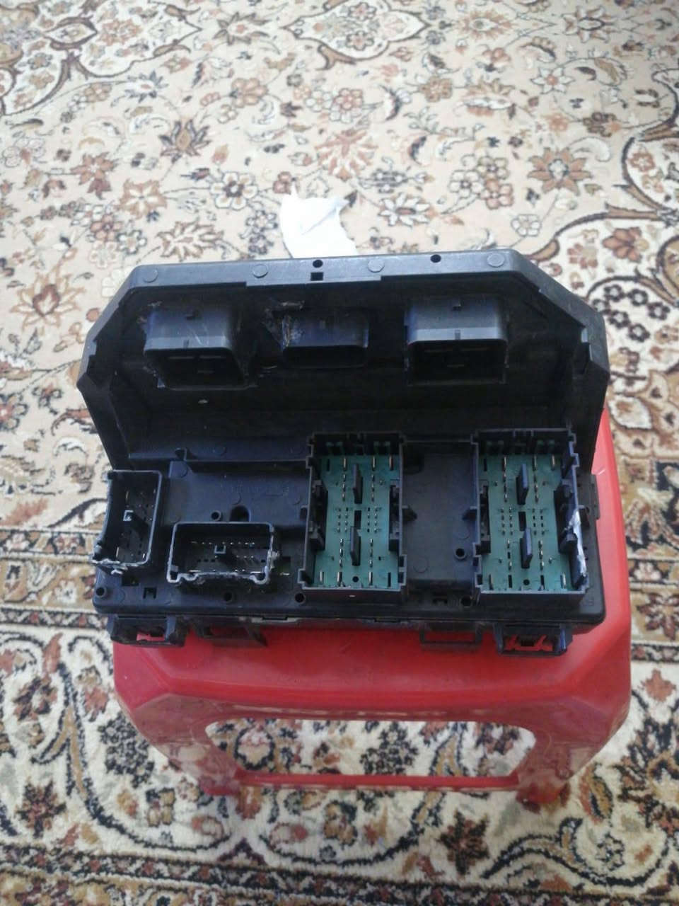 قاعدة فيوزات جيب كراند شيروكي شرط الفحص  200 الف البصره ***********
