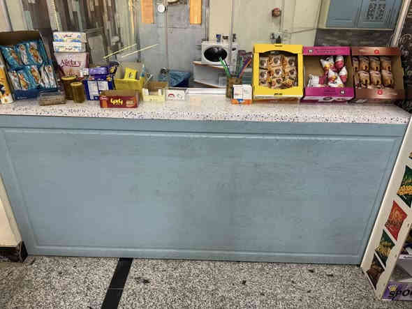 كاونتر كافتريا يرهم ويرهم للبيت   الملحق 175.   الكاونتر ابو سنك 3 متر  المني بار 2 متر وشويه شغل درجه اولا ضمان وتكدر تغير لون المرمر الي يعجبك بس هذ مرمر خاله عليه درجه اولا الله شاهد مسوي ب 40 ورقه رايده  هسه ب مليون ونص وبي مجال مكاني كراده  *********** الي شراي ماقصر وياه يجيني ويدلل
