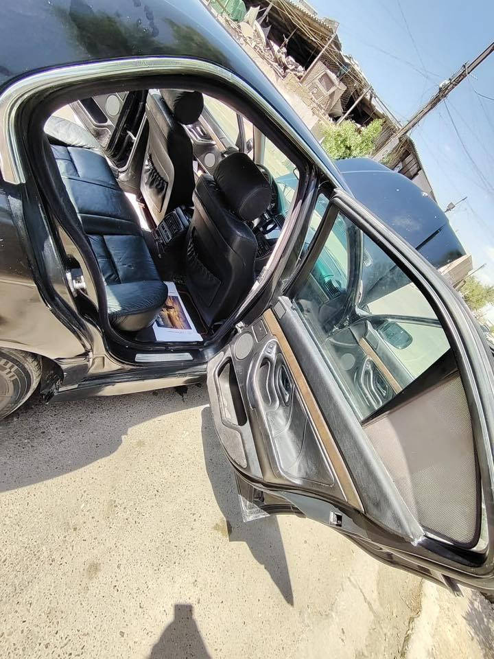 سلام عليكم  سيارة للبيع  744 v8
سيارة دبل جام كهربائيات بلادية كلة شغال
صندوق شفط سلايد شغال 
غرفة جلد كهرباء كلة شغال 
موديل ٩٥
السعر ٧٠ وبيها مجال
***********
مكان السيارة بغداد
