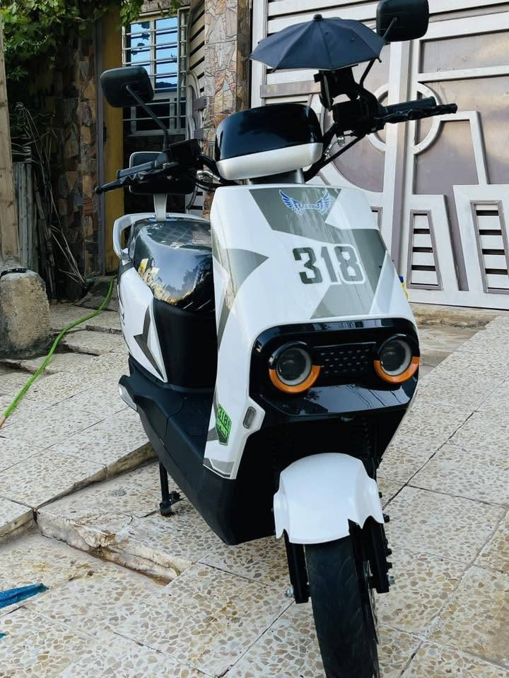ماطور 318 جديدة فول باب اول
الون البيض شرط ولا شخط مابي 
٦ بطاريات 🔋 
بطاريات ابحاله ممتازه 🔋✅شرط الفحص 
كلو شغال باب اول ( بطارية احتياط ) 

السعر 650 الف اتصال ***********
