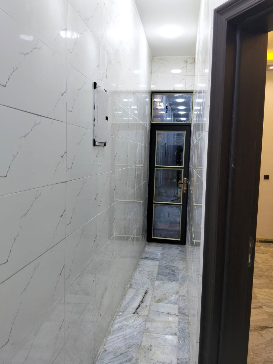 السلام عليكم
مشتمل للبيع او مراوس المساحه 90 م قاطين مسلح بناء حديث تسليم مفتاح بناء درجه اولى فول الواجهه 4،5 والنزال 20 مدخلين

يتكون من 

كراج خدمات خارجيه استقبال صاله مطبخ خدمات منور غرفه 

ط2 غرفتين منور خدمات 

ط3 بيتونه كبيره وسطحين 

ارضيه مرمر ابواب تركيا قاصه شبابيك المنيوم

العنوان الشعب خلف لحوم ابو سجاد الي مقابيل حسينيه المصطفى

سعره مناسب جدا

للاستفسار اكثر الاتصال او مراجعه مكتب الشارقه للعقار موبايل *********** ابو يوسف
