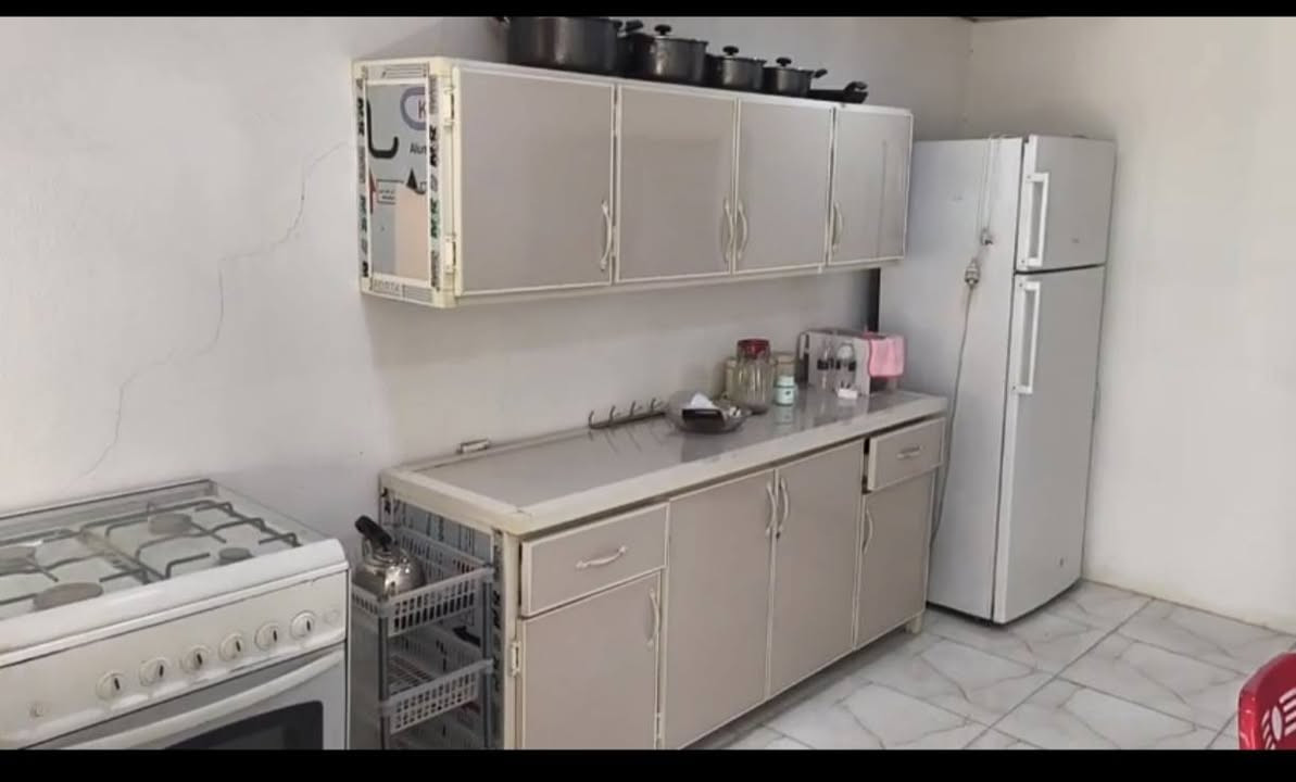 السلام عليكم اغراض اغلبهاجديده وبيهامستعمله للبيع في طوبزاوه سعر الكل مليون وربع للتواصل واتس اب ***********
