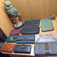 محفظات جيب ومحفظات يد من الجلد الطبيعي وأرقى الماركات اراويك سعرها  با...