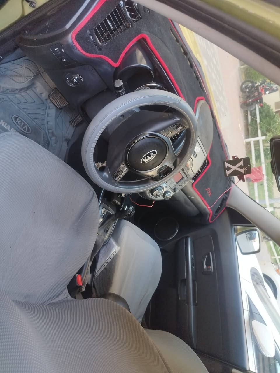 السلام عليكم
صول موديل 2011

وارد امريكي

محرك 2000 دوش

كير AT

ماشيه 162 الف 

مواصفات فول ماعده البصمه 

***********
