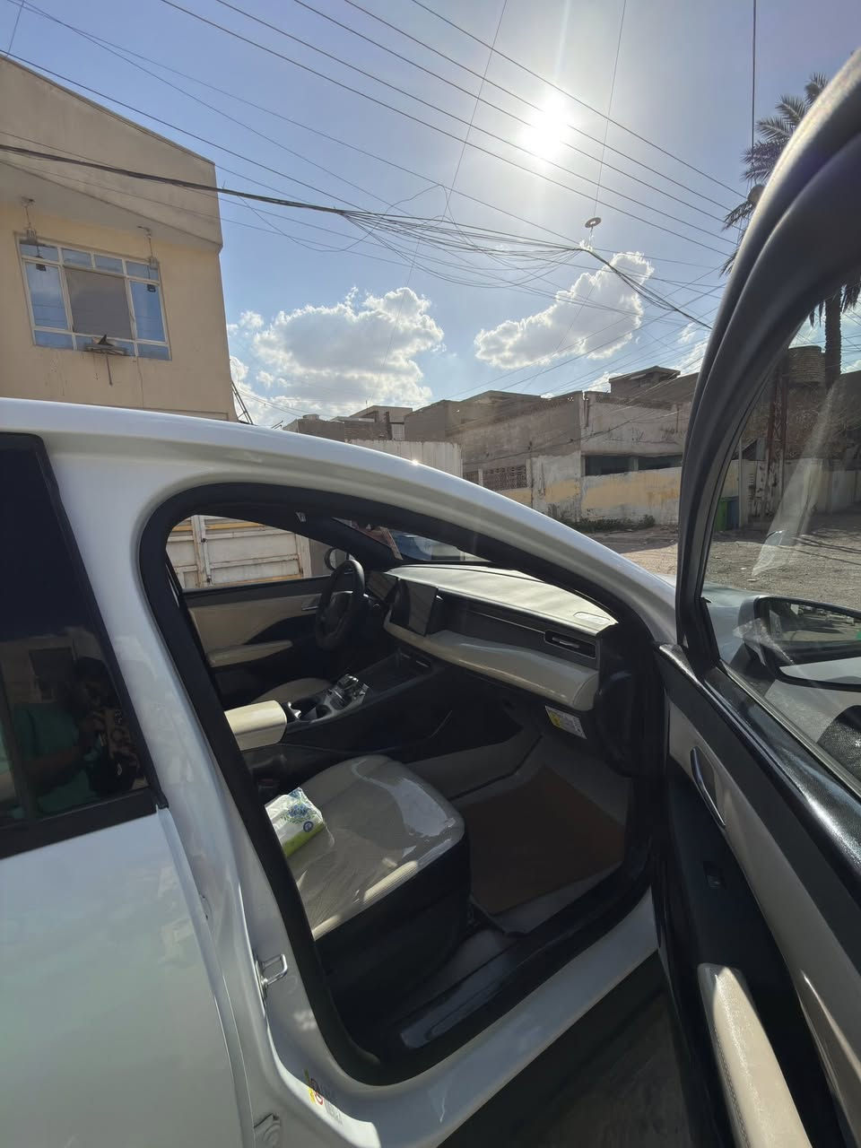 سلام عليكم BYD كن بلاص موصفات معروفه سياره اخت زيرو ماشيه 1600داخليه مغلفه او مدوشمه داخل كريمي سعر 118$ 

رقمي *********** عنواني بغداد حي العامل

