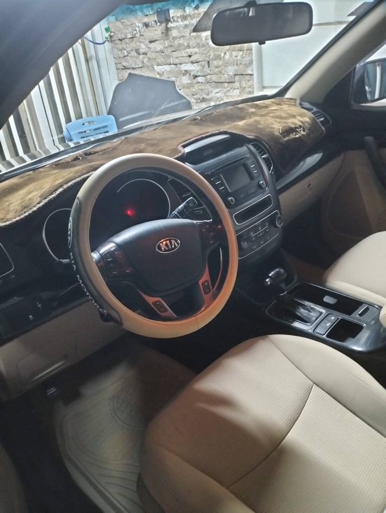 سورنتو موديل 14كفاله عامه من الصبغ بيهه طخه بصيطه كلش بل جاملغ الخلفي وبعده على وضعه والسيارة على وضع الشركه 7راكب فول ما عده الكشنات مخمل وبدون فتحه والباقي موجود بل سياره السعر 155 وبيهه مجال مراوس يرهم هزه جديده وسنويه جديده ما صار شهر من تحوله السياره العنوان بغداد حي او الستميه مجاور مطعم الفلسطيني هاتف *********** بغداد, العراق
