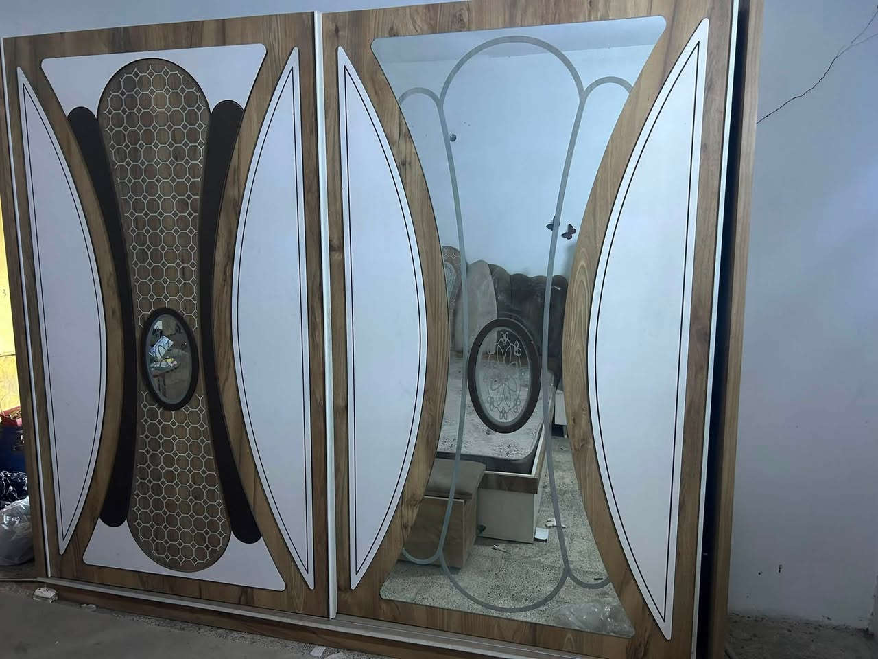 غرفة نوم تركيه للبيع السعر ٥٠٠ وبيها مجال ***********
