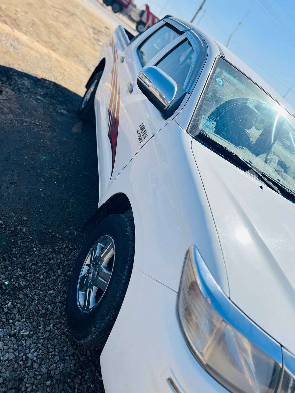 للبيع تويوتا هايلوكس موديل 2014كويتي الساير مذهبة مكفوله كفاله عامه كير اتو رقم بغداد انگليزي هزه وسنويه جديد تخم تاير جديد 
(السعر 217 $)(***********) مكان السيارة بغداد
