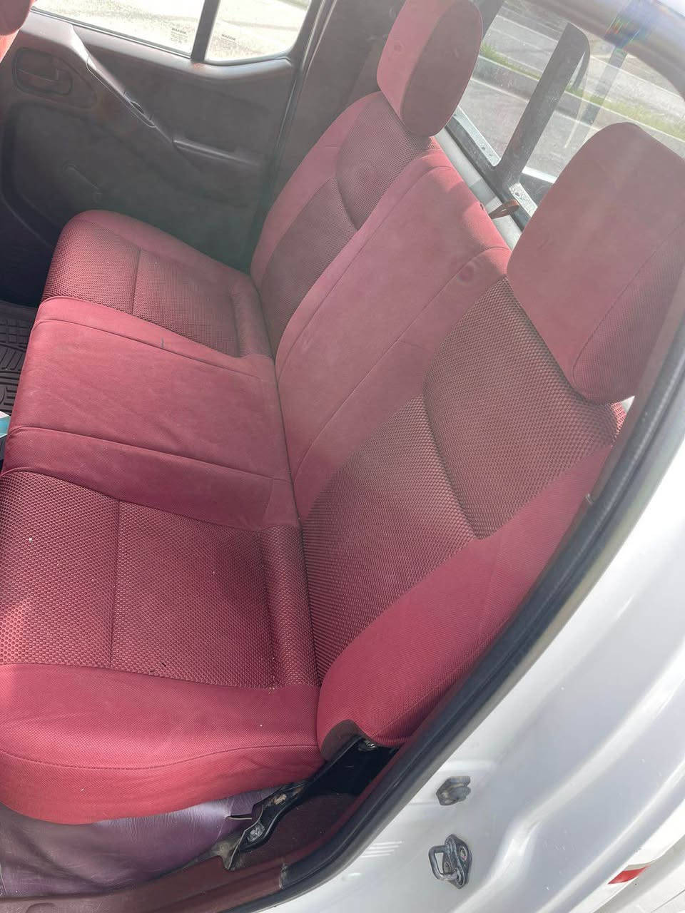 ناڤارا ٢٠٠٩
سە نە وی تازە
٤ تایە لۆک
گیر و مە کینە و اکسل بە شە رت 
بۆیا غ ٤ پەلە بۆیاخ لە گە ل یە ک پە لە لە سە قفە کە ی 
شاشە ئایپاد کامیرە بۆم بە ستووە 
هە رحە یبە و ٥ گە لا ببرە 

***********
*********** بشدار, السليمانية
