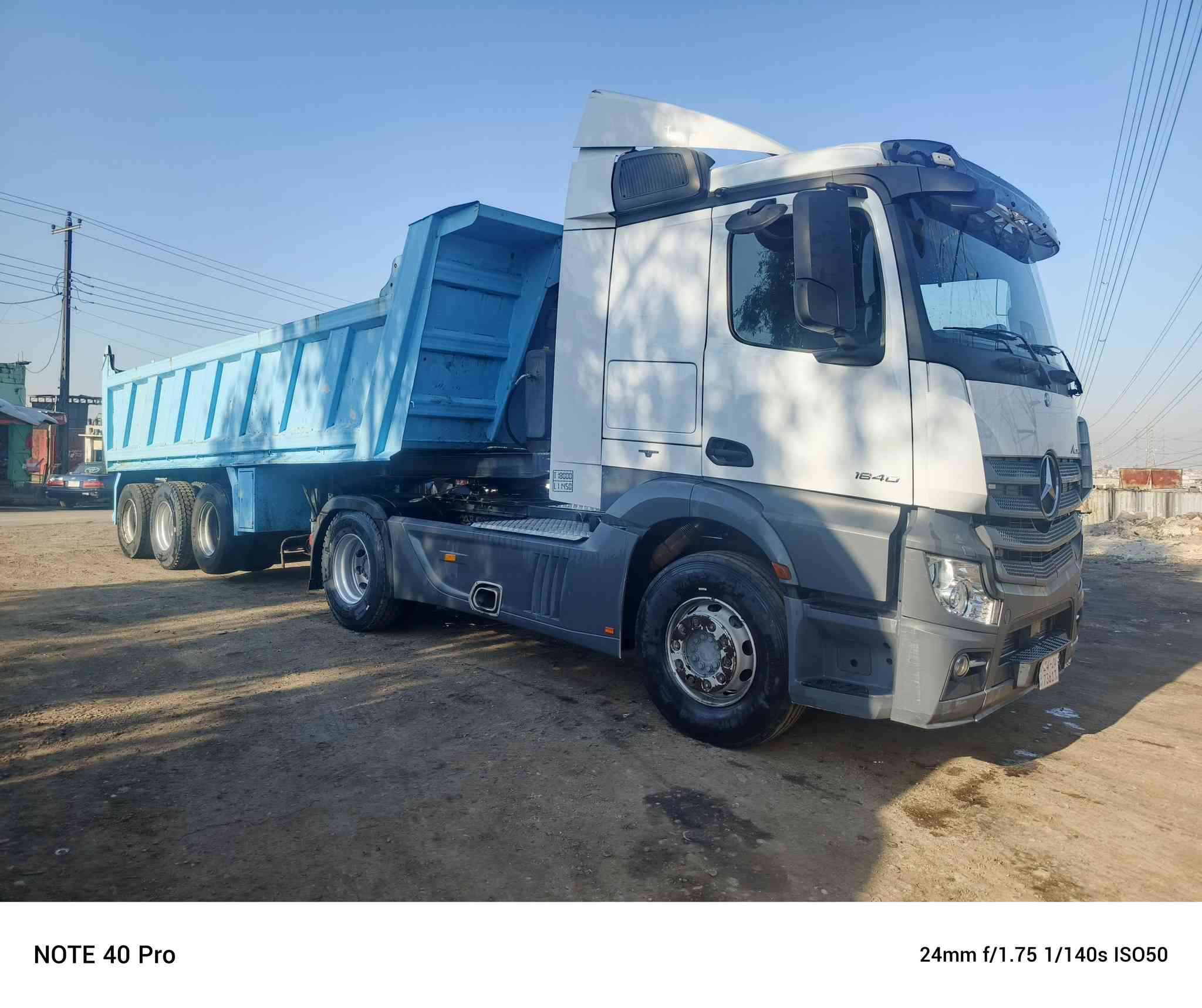 السلام وعليكم نساف للبيع طخم تايات رقم الهاتف /***********//***********
