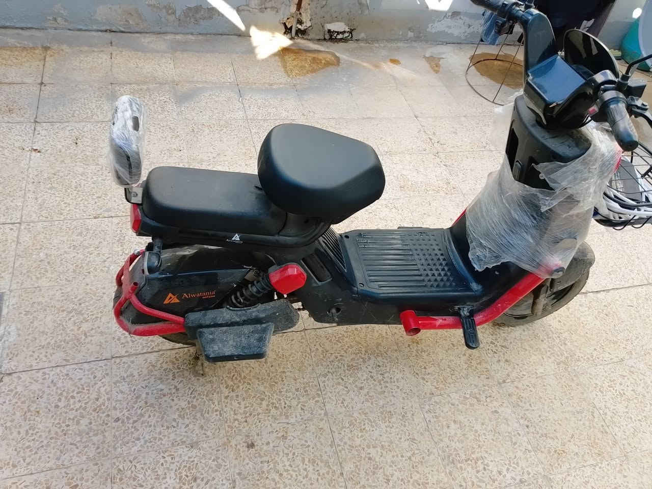 السلام عليكم   ماطور شحن للبيع جديد ما مستخدم شي قليل 5 بطاريات سرعه 45 ،،3 نمر مستعجل للبيع السعر 280،،وبي مجال شي بسيط المكان الجانب الأيمن الستفسار على الرقم //***********//***********
