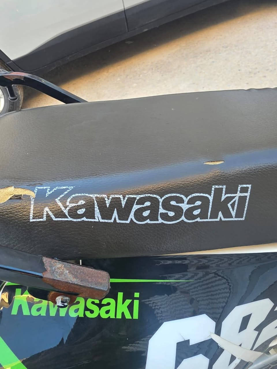 السلام عليكم شباب قفاز ياباني ربع كاوسكي كفاله عامه ©© وصل مو اوراق مكفول بس دبلات الاماميه واكفه ***********
