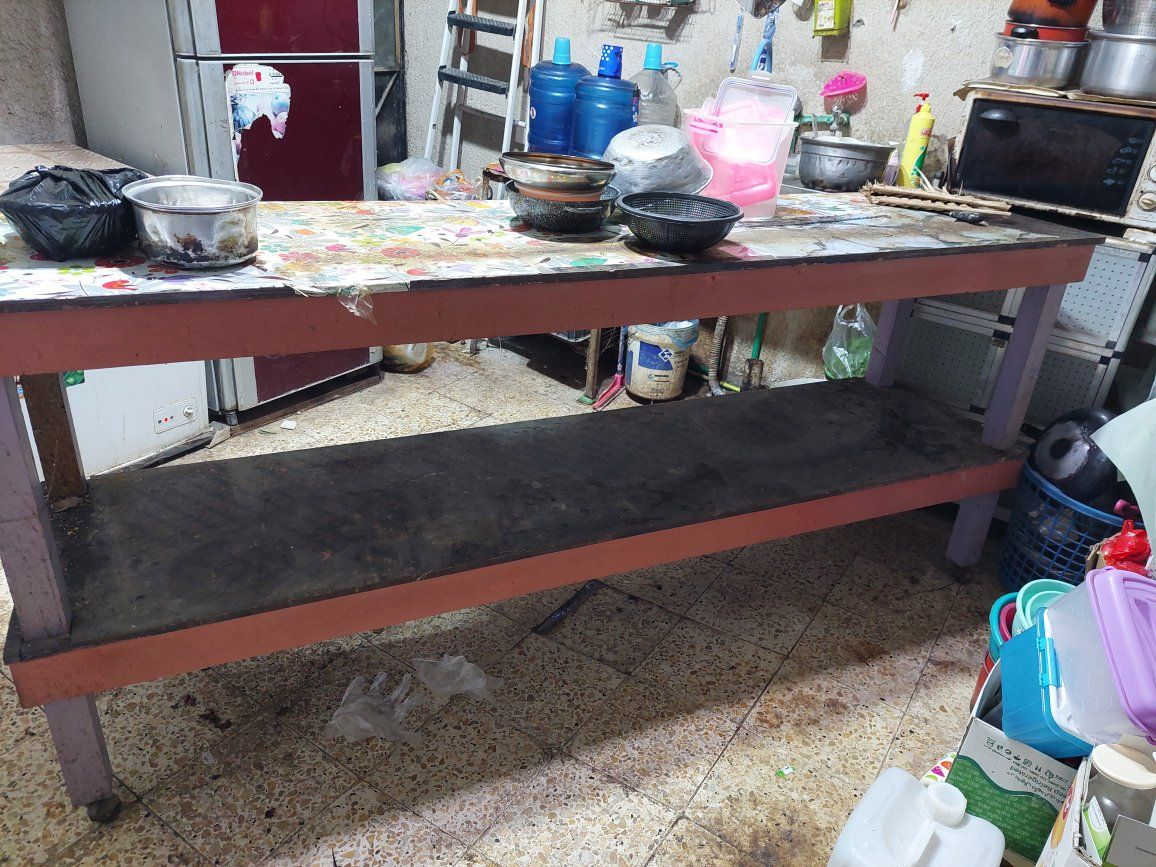 ميزخشب نضيف طول تقريبا٣مترعرض تقريبا فوك النص متر


**إذا كنت صاحب هذا الإعلان وتريد حذفه لأي سبب، رجاءا أرسل رسالة إلى الدعم الفني**