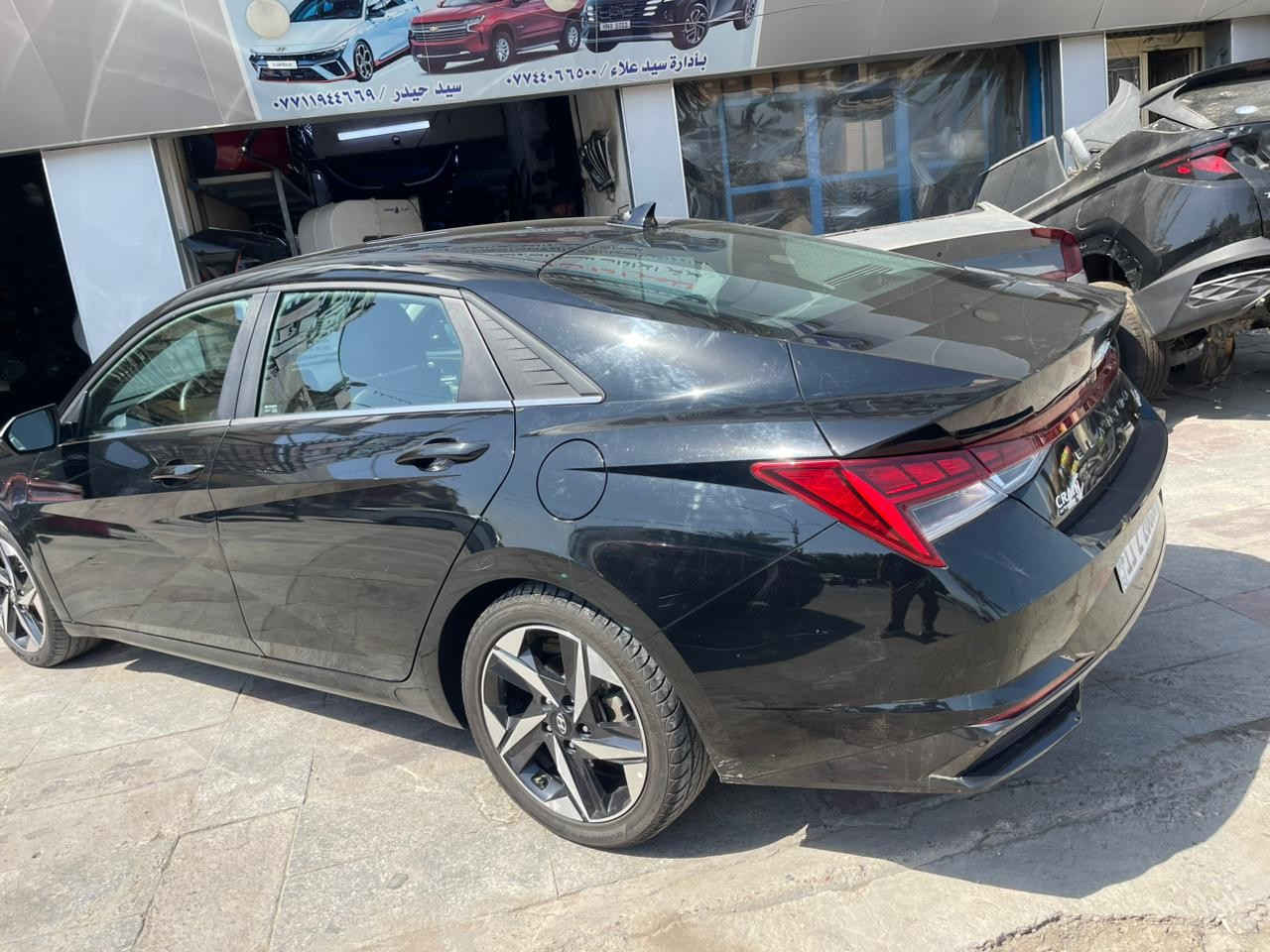 النترا هايبرد موديل 2023
ماشيه 46الف
مكفوله من الشواصي والغد

 مواصفات لمتد limited
١-بصمة تشغيل ابواب وصندوك. (بصمة ابواب لمس) 
٢-فتحة سقف ( سلايد روف ) 
٣-محرك 1.6
٤-كاميره  خلفية دوارة
٥-رادارات 360 درجة ( امامي جانبي خلفي ) تمنع التصادم الامامي والجانبي والخلفي
٦-التحذير عند فتح الباب 
٧-تحكمات ستيرن 4 جهات 
٨-دشبول شاشة 4 وضعيات للعدادات
٩- 3 وضعيات قيادة ( عادي سبورت ذكي ) 
١٠- مثبت سرعة ذكي ( التحذير عند مغادرة المسار )
‏١١-Auto Hold التوقف لفترات قصيرة
١٢-الهاند بريك بصمة
١٣-شاشة بلازمة حجم كبير لمس تدعم نظام الابل كار بلي والاندرويد اوتو بدون كيبل يربط التلفون واير ليس و GPS  
١٤-شحن واير ليس 
١٥-ويل كب ١٧ مميز 
١٦-نظام الصوت Bose عدد السماعات 8 
١٧-تشغيل عن بعُد 
١٨-اشاير بال مري
١٩-اضواء ترحيب عند الاقتراب 
٢٠-لايت لد 3عدسات وسكنات لد 
٢١-كشنات جلد السايق كهرباء 
٢٢-نقطة عمياء
٢٣-تدفئة/ تبريد بالكشنات
٢٤- لد متغير الالوان 12 لون على طول الدشبول
٢٥- كير اوتماتيك و S عادي
٢٦-تحديد مسار وقيادة ذاتية  ورادار امامي 
٢٧- مانع انزلاق السعر ١٥٧
***********
