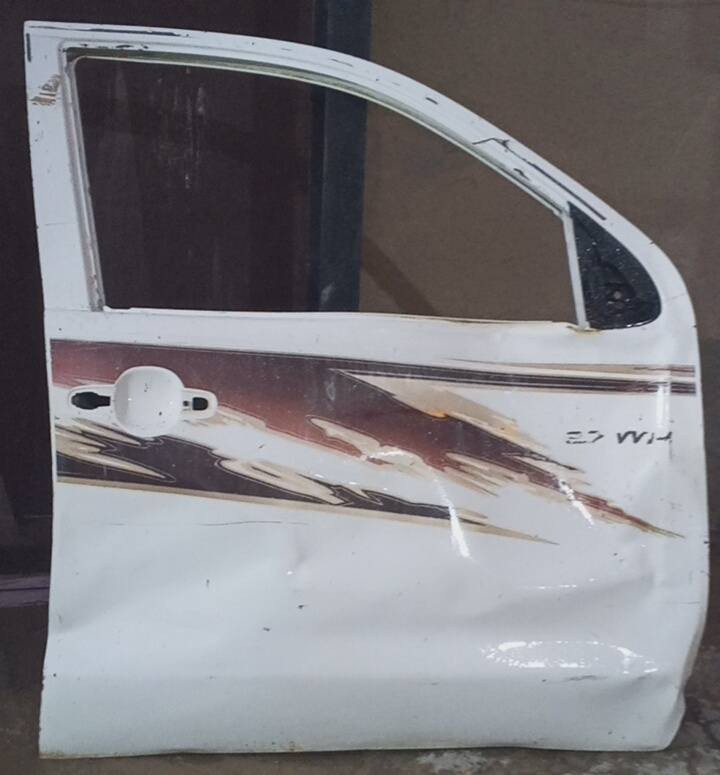 باب ايمن امامي  تويوتا هايلوكس ٢٠٠٨ بلادي للبيع 
ضربة خفيفة يرجع عالبارد  للاستفسار الاتصال على الرقم ***********
