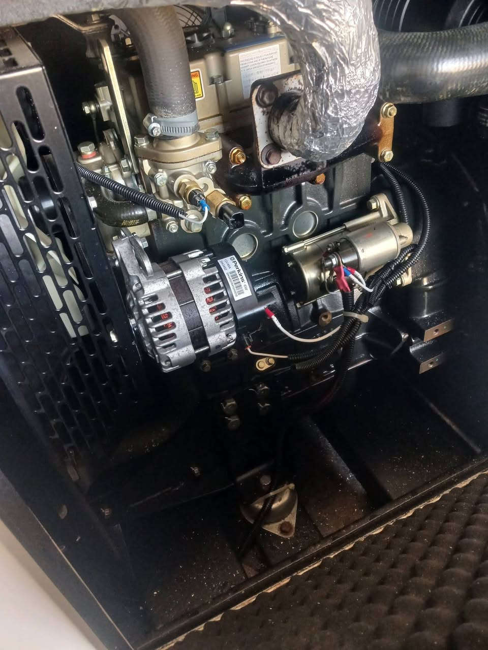 مولد بيركنز انكليزي 3 سلندر توليد 15KVA ساعات العمل 31 ساعة فقط وضع الشركــة اخو الزيرو نظام حماية فول اوتو شرط الشغل وشرط الفحـص العنوان اربيل للأستفسار الإتصال *********** يوجد توصيل لكافة المحافظات وبضمان 🚚
