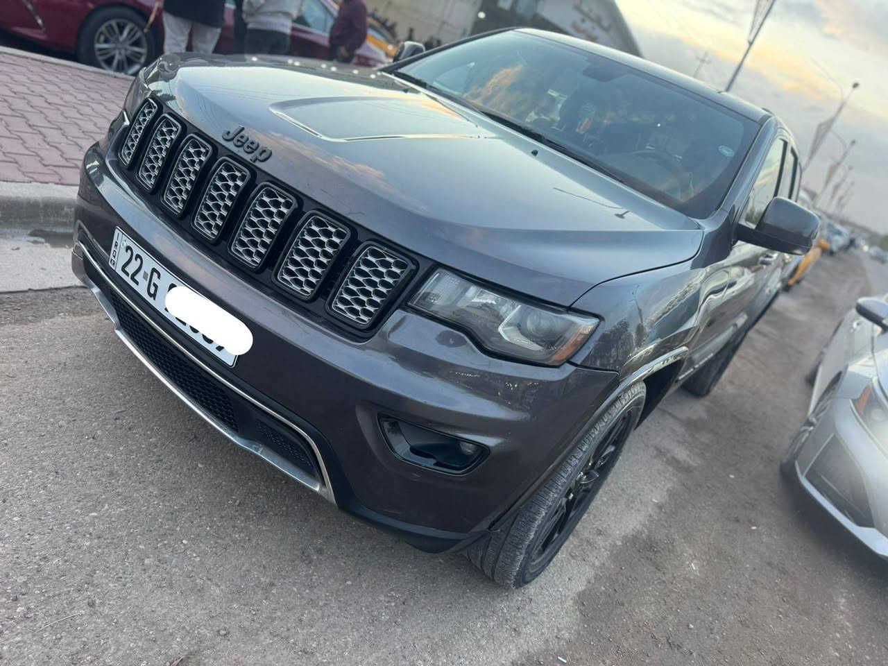 السلام عليكم جيب كراند شيروكي لاريدو موديل 2021 رقم اربيل سنويه لل2027 تحول من الشرعي مباشر ماشيه 94الف كير ومحرك بلشرط مامفتوح v6 بيها صبغ قطعتين بنيد مبدل صندك مبدل  شاشه كبيره رادارت جانبي خلفي حساسات كله شغال بصمه صندوك كهربائي تشغيل عن بعد السياره جاهزه مال جناي السعر210 وبيها مجال العنوان صلاح الدين***********
