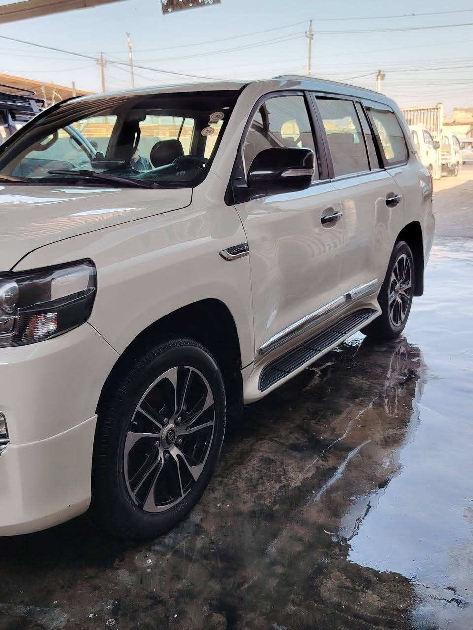 السلام عليكم سياره الندكروز البيع مديل 2009 محدثه 21 داخل وخارج مصبوقه الجماليه سياره فول موصفات غراضه  البلاديات قبل تحديث عدي  رقم بغداد بسمي مكان سياره بغداد السعر (245)$ وبيه مجال رقم الهاتف *********** غير متوجد عله الفيس انه مكلف بنشر
