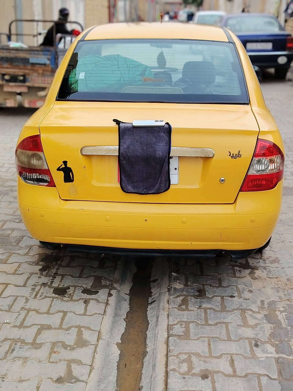 السلام عليكم طيبة ١٧ مصفره هيئة وغرامات بيها طخات خفيفه يرجعن بارد بدون صبغ گير مكينه خير من الله رقمها واسط راعيها بلكوت مكان السيارة كوت السعر ٣٨ وبيها مجال قليل(***********)
