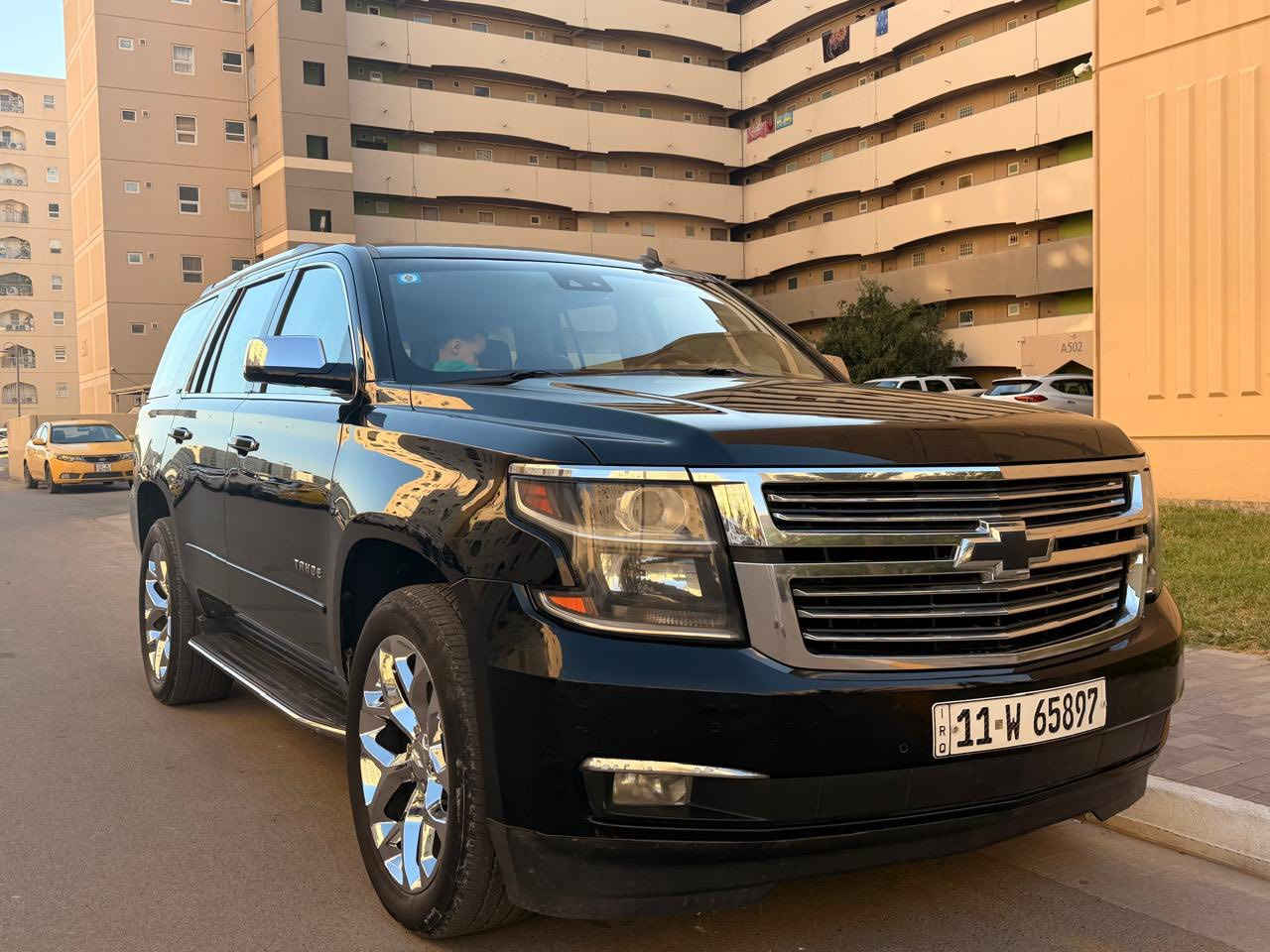 السلام عليكم
تــاهــو مـــوديــل 2015 
LTZ خليجي وكاله المنصور 
فووول مواصفات 
ماشيه 130 KM شرط الفحص 
عدد بصمات 2 
سماعات BOSE
سلايد 
كشنات تدفئه + تبريد 
كشنات كهرباء خلفي امامي داتاشو 
ثلاجه 
7 راكب 
شاشه ديجيتال 
صندوق كهرباء 
تشغيل عن بعد 
بصمه 
فور ويل 4x4 
داخل قرميدي 
كشنات هزاز 
كامره خلفيه دواره 
شحن لاسلكي 
رادار من جميع الاتجاهات 
حساس امامي خلفي معه تحذير 
نضام تحذير اصطدام 
نضام تحذير عند خروج المسار 
كراسي خزن ميموري 
جميع الابواب بصمه 
ويل 22 اصلي بريمير 
اشاير بلمري + رادار تحذير 
وبعد بيها هواي مواصفات مال فول 
باتري مع منضومه بانزين مع ادامه كامله بلشركه حته دسكات امامي خلفي جديد وكاله شرط السياره حيل جديده 
( ملاحظه )
السياره بيها مكانين بارد قليل + كرت.  سونار المندلاوي مرفق 
وين ميعجبك تعال افحص
السعر 325  
مكان السياره بغداد (بسمايه او الزعفرانيه )
***********
