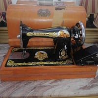 مكينة خياطة • قديمة • نظيفة