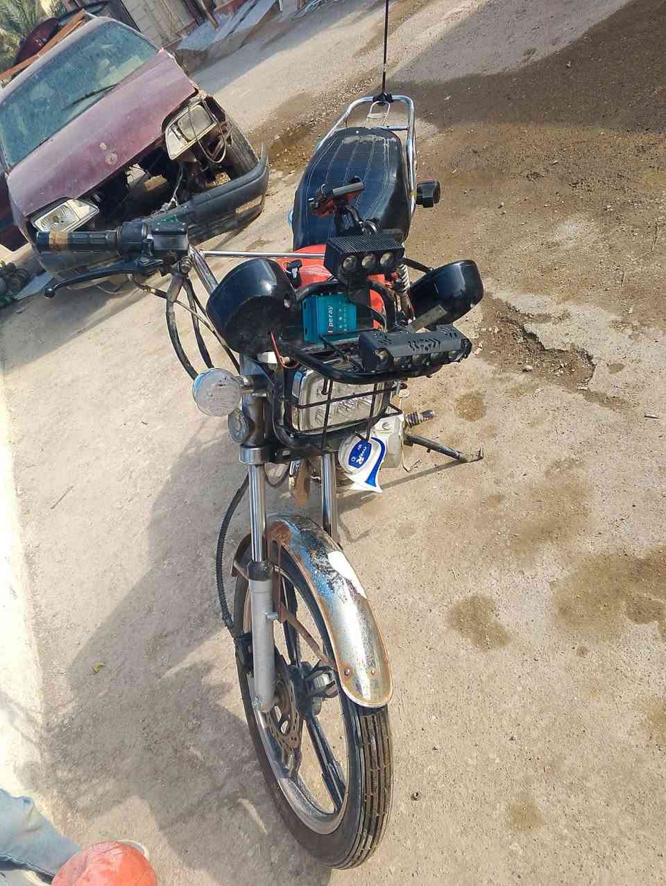 دراجه سيفان 20 للبيع
دراجه كلشي ما ناقصه 
سلف شغال 
دراجه مفوله 
كهربائي كله شغاله 
سعر 400بي مجال 
تكريت شارع الاربعين 
***********
