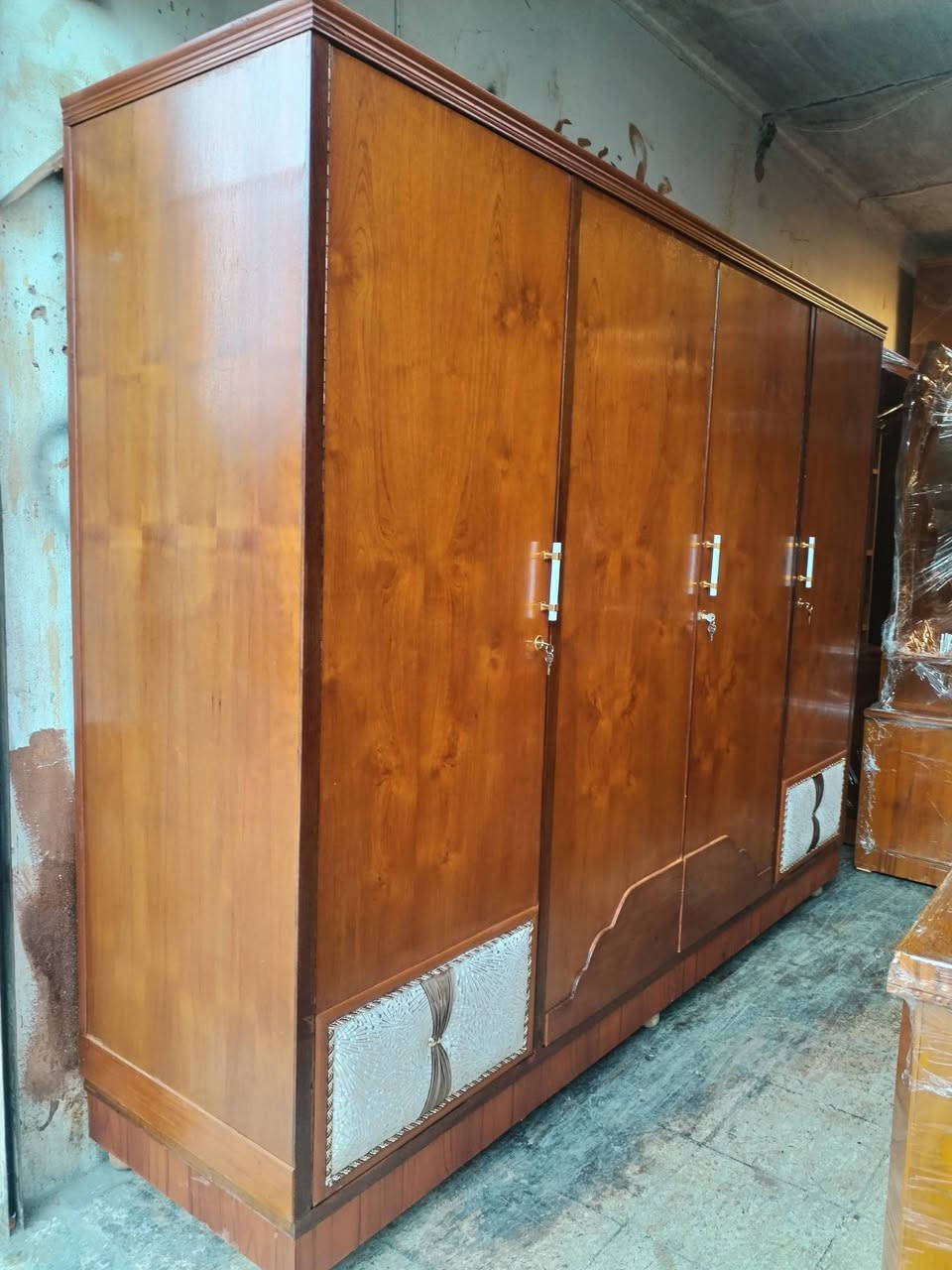 قنصور ٤باب حيل حلو شغل ثقيل ونضيف شرط النضافه السعر 175
***********
***********
