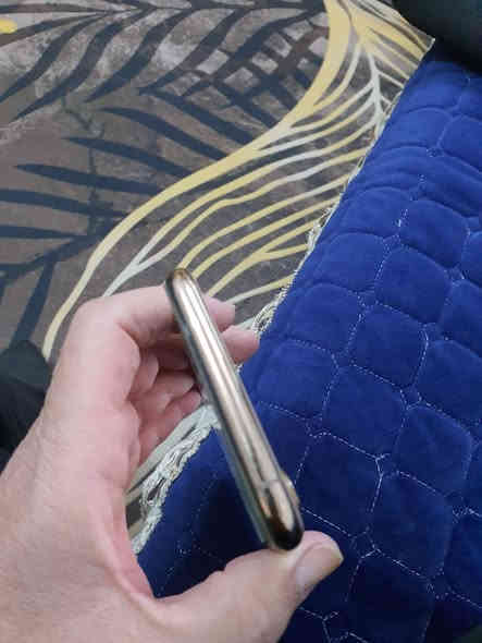 ايفون اكس ماكس ذاكرة ٢٥٦ بطارية ٧٥ على حال الشركة بغداد الكاظمية م ***********
