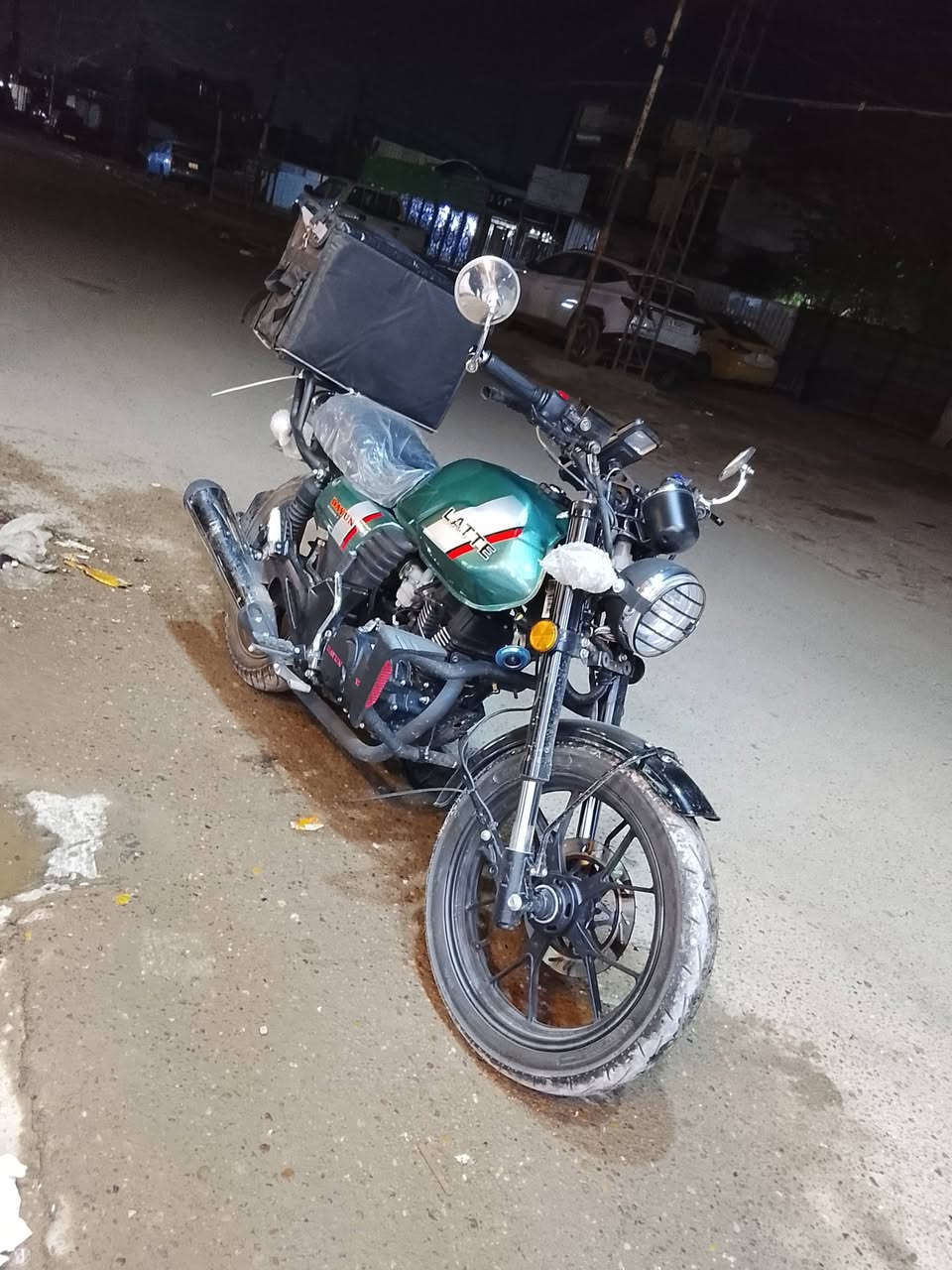 السلام عليكم دايوان لايتي رقم وسنويه تحول ثاني يوم على وضع الشركه مكينه 200 سيسي رايدهه ب 3 او 200 وبيهه مجال حك الجيه صفر كيلو متر صار سبوع من اخذتهه للتواصل ***********
