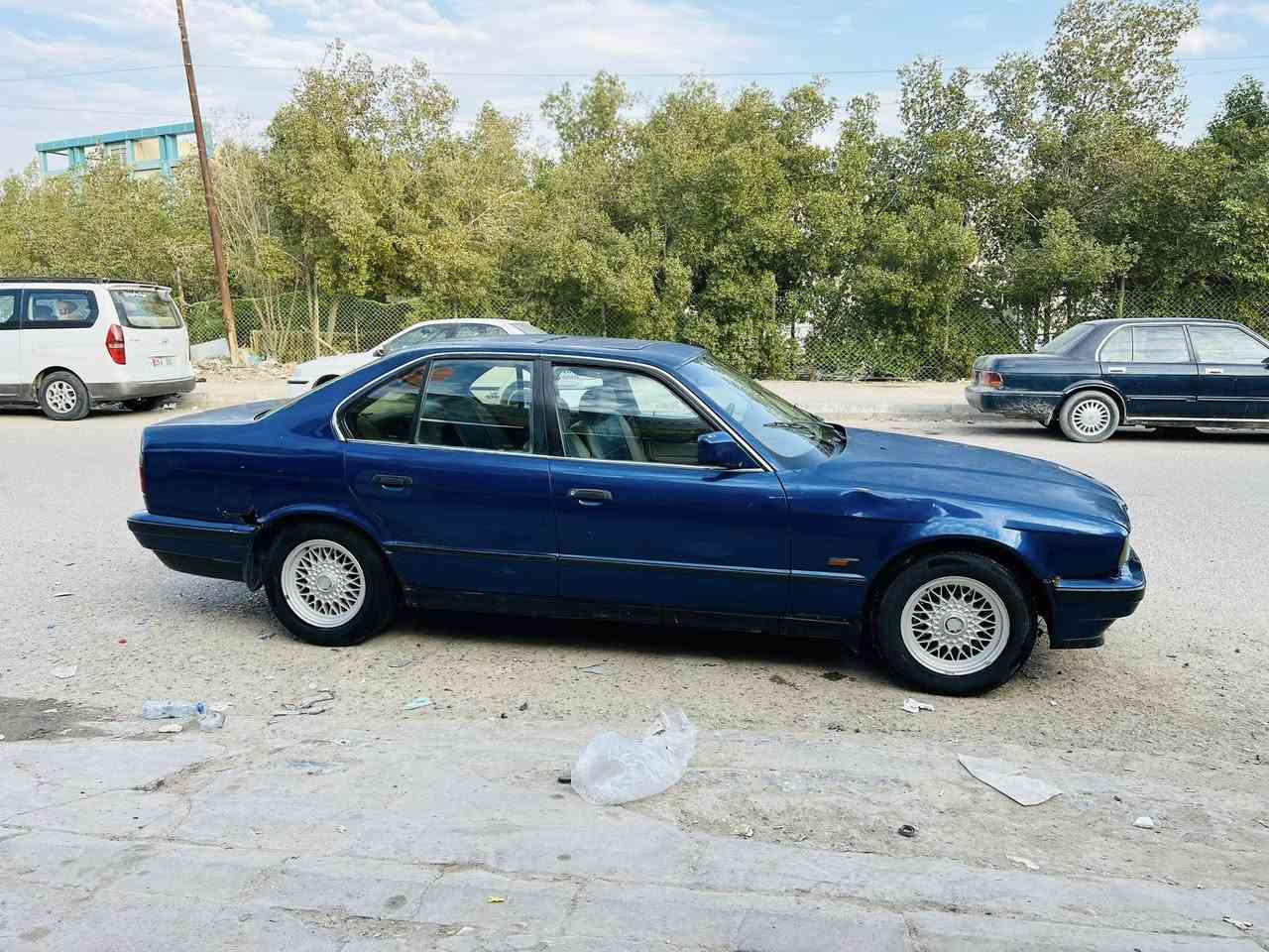 السلام عليكم
للبيع او المراوس

بي ام 

bmw 

موديل 1991 

حجم 535 اصل 

مكينة 3.5 مفتوح 6 سلندر

رقم بغداد الماني تحويل مباشر 

سيارة جاهزة مكينة وگير كفالة شرط

كهربائيات كلهة شغالة جواهة تخم تاير تخم ويل جدد 

كشنات دوشمة جلد 

شاشة تاب اندرويد السيارة جاهزة مال جناي

مكان السيارة ناصرية التضحية

سعرها 42 ورقة وبيها مجال بسيط 

الشراي يتصل وبيه خير ويدلل 

***********

