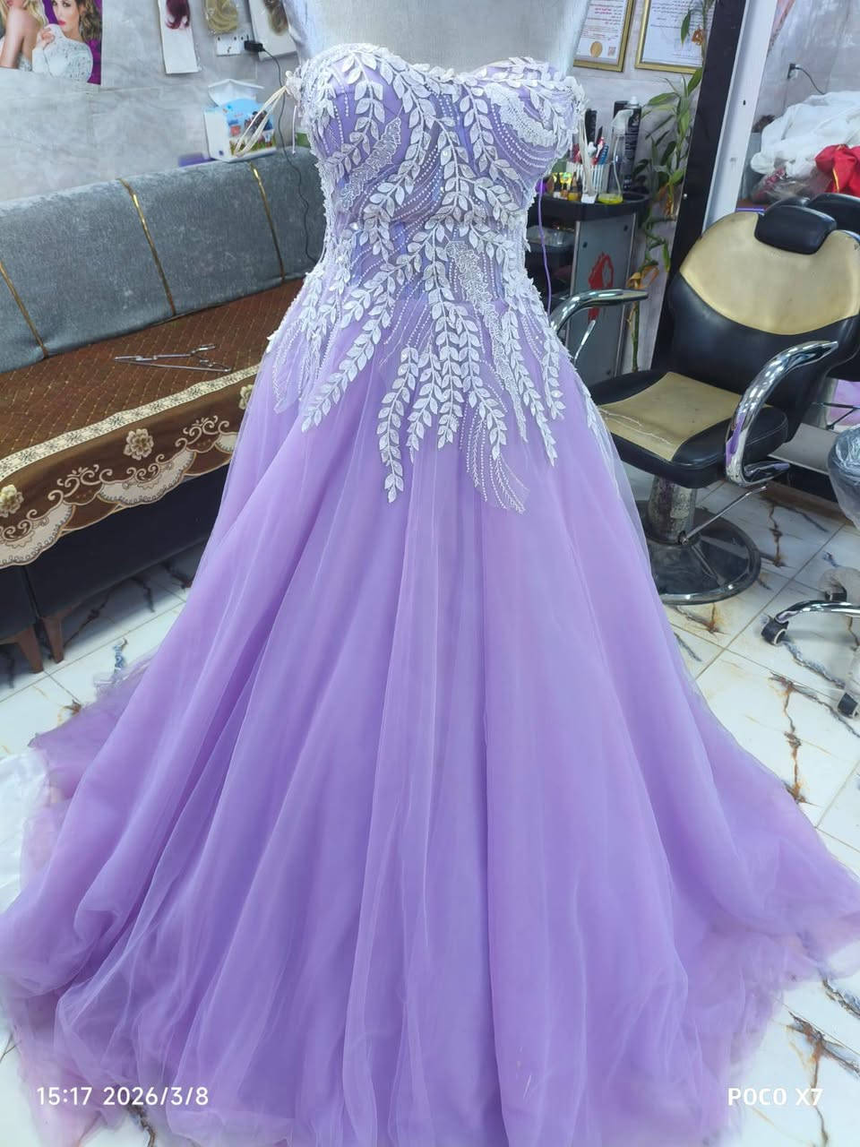 السلام عليكم 
عندي فساتين سهره للبيع 
تصفيه محل عدم تفرق 
ابيع جمله سعر قطعه 
10000الف 
فساتين خير من الله 
***********
