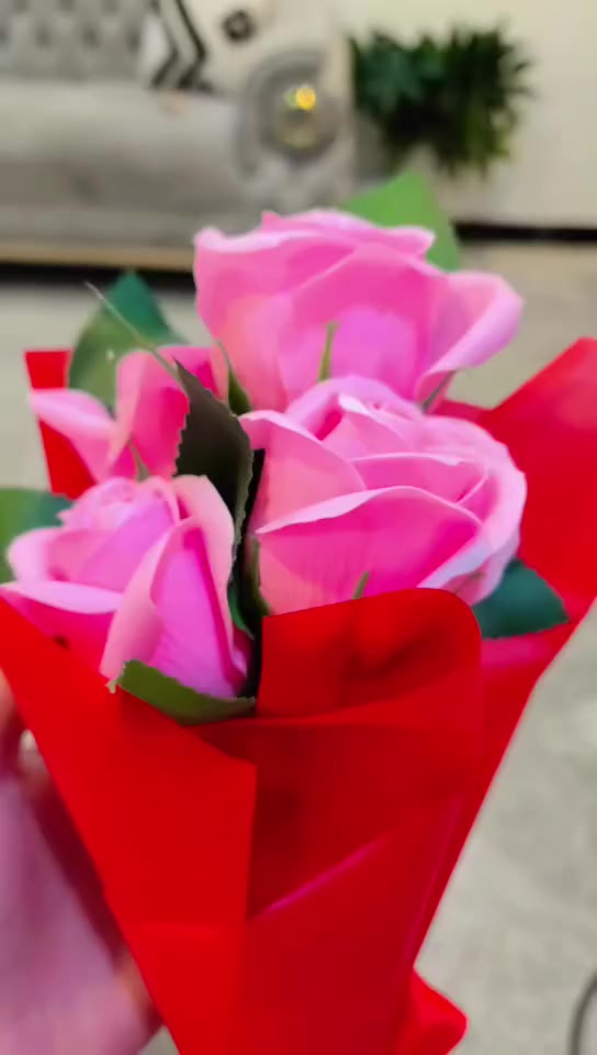 السلام عليكم اشتغل ورد صناعي بوكيهات كبيره وصغيره وحته ورده وحده اشتغل وحسب الطلب اي شي يعجبكم اسوي 
وهذا رابط صفحتي اتمنى منكم تنطوني لايك https://www.facebook.com/share/r/1MrywHK3D2/


**إذا كنت صاحب هذا الإعلان وتريد حذفه لأي سبب، رجاءا أرسل رسالة إلى الدعم الفني**