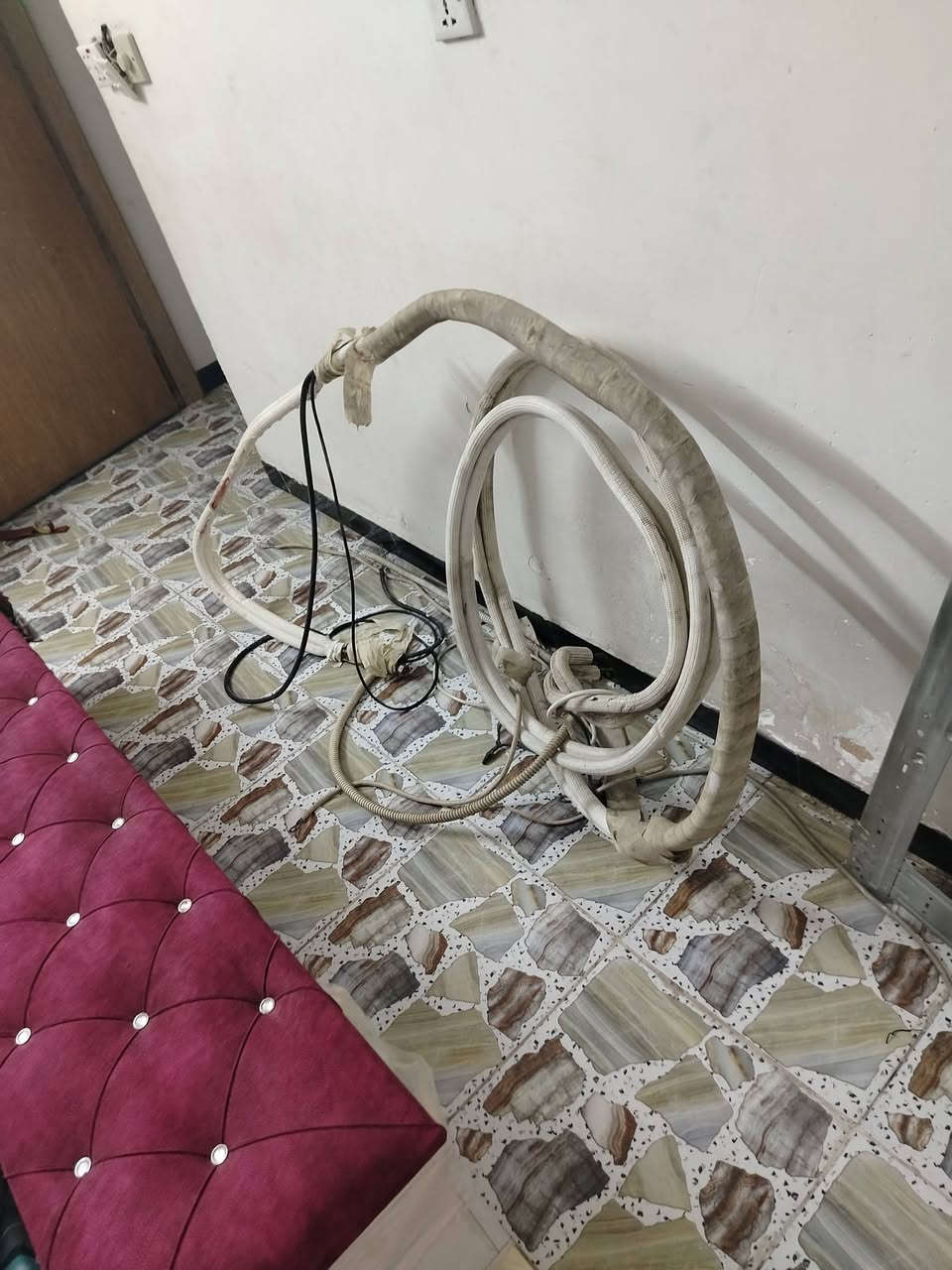 السلام عليكم سيب لك للبيع بيع سريع العنوان بغداد ***********
