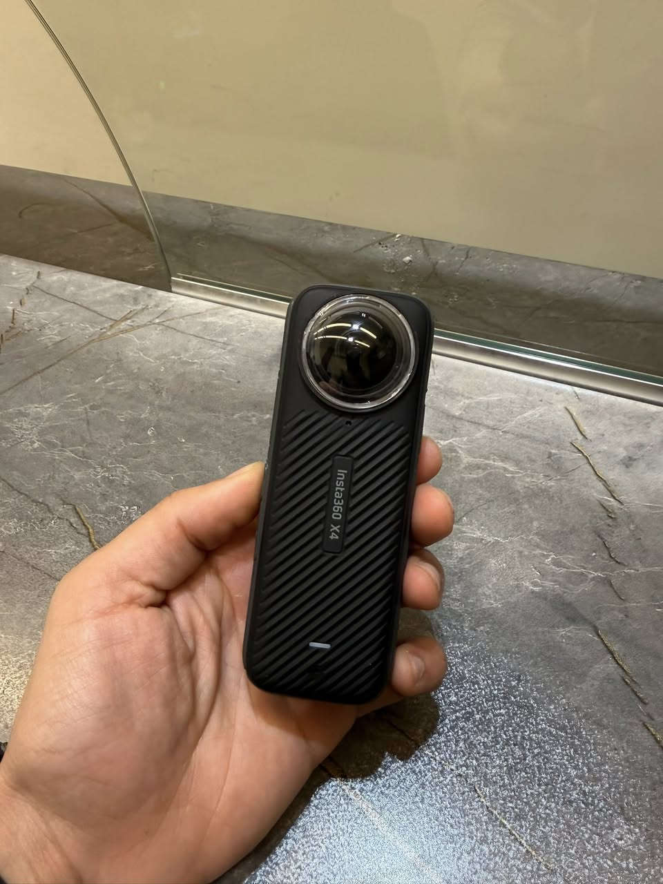 السلام عليكم للبيع انستا x4 مع ملحقات اضافيه
4 عدسات حمايه 
لاسق لشاشه حمايه 
ترايبود + عصه الاصلي مال انستا 
حافضات ثنين ستاند مكتب او سياره 
درع حمايه 
كلها 600 الف 
الكامره جديده مصارلها سبوعين من اشتغلت
مشحونه مره وحده


**إذا كنت صاحب هذا الإعلان وتريد حذفه لأي سبب، رجاءا أرسل رسالة إلى الدعم الفني**