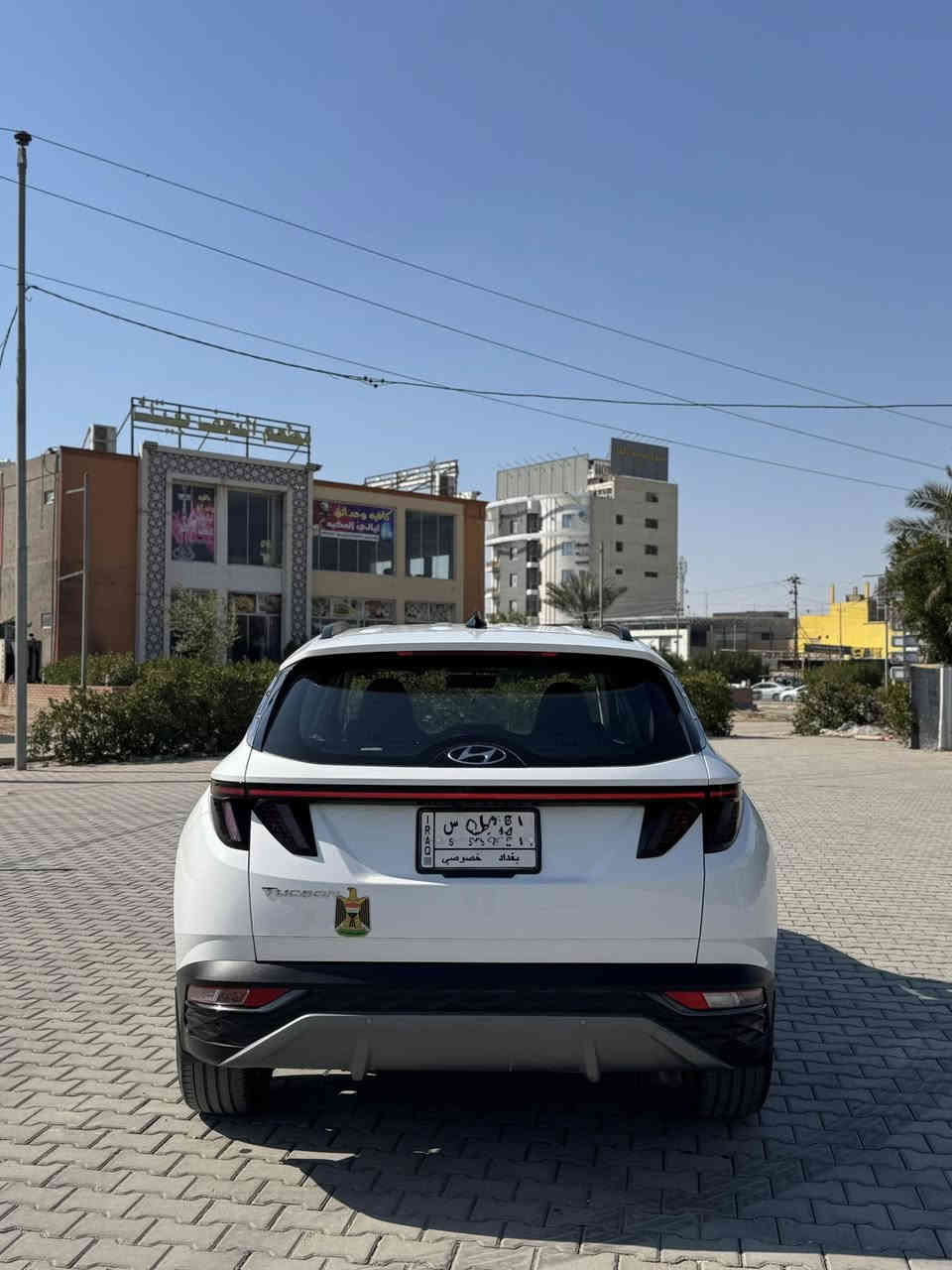 🚗 إعلان بيع سيارة

هيونداي توسان | موديل 2023
✨ وارد خليجي – فول مواصفات ✨

⸻

🔹 المواصفات الميكانيكية:
 • 🚙 محرك 4 سلندر / 2000 سي سي
 • ⚙️ ناقل حركة أوتوماتيك – 6 سرعات
 • 🛡️ قمارة حديد
 • 🔧 المكينة، الگير، والكهربائيات نظيفة ومكفولة
 • 🛠️ ادامة مستمرة وبحالة ممتازة

⸻

🔹 التسجيل والملكية:
 • 🪪 اللوحة بغداد – خصوصي
 • 📄 الملكية : بأسمي حرة – مشروع وطني
 • 🗓️ نفاذ السنوية لغاية سنة 2028

⸻

🔹 العداد والحالة:
 • 📊 العداد: 23,000 كم حقيقي (قابل للزيادة)
 • ⚠️ السيارة مكفولة بالكامل ما عدا الموضّح بالصور

⸻

🔹 أنظمة القيادة والتحكم:
 • 🎛️ تحكم ستيرن جهتين
 • 🚦 مثبت سرعة
 • 🛞 3 وضعيات قيادة (NORMAL, ECO, SPORT)
 • 🅿️ أوتو هولد
 • 🖐️ سايد بريك كهربائي
 • 🔑 بصمة تشغيل + تشغيل عن بعد

⸻

🔹 الإنارة والرؤية:
 • 💡 إنارة خارجية LED بالكامل
 • 🌞 LED نهاري
 • 🌫️ كشاف ضباب خلفي
 • 🔦 لايت أمامي متحرك (ماطور لايت)
 • 📸 كاميرا خلفية
 • 📡 حساسات خلفية
 • 🪞 مرايا وسطية تعتيم ذاتي

⸻

🔹 الداخلية والراحة:
 • 📺 شاشة عدادات رقمية
 • 📱 شاشة وسطية كاملة المواصفات
 • 🎶 بلوتوث
 • 📻 راديو FM / AM
 • 🔌 USB
 • 🍎 Apple CarPlay
 • 🤖 Android Auto
 • 🔊 نظام صوتي شغال بالكامل
 • ❄️ تحكم كهربائي بالمرايا الجانبية
 • 🔌 شاحن لاسلكي
 • 🪑 الكشنات قماش
 • 🪑 كشن السائق والراكب تحكم كهربائي

⸻

🔹 أنظمة السلامة:
 • 🛡️ نظام إيرباك للسائق والراكب سليم وشغال. 

⸻

🔹 الإطارات:
 • 🛞 ويل كب عدد 5
 • 🛞 طقم تايرات جديد
 • 🛞 سبير مانازل

⸻

📍 موقع السيارة:
العراق – محافظة النجف الأشرف

📞 للاستفسار والسعر: ***********
📲 اتصال أو واتساب
