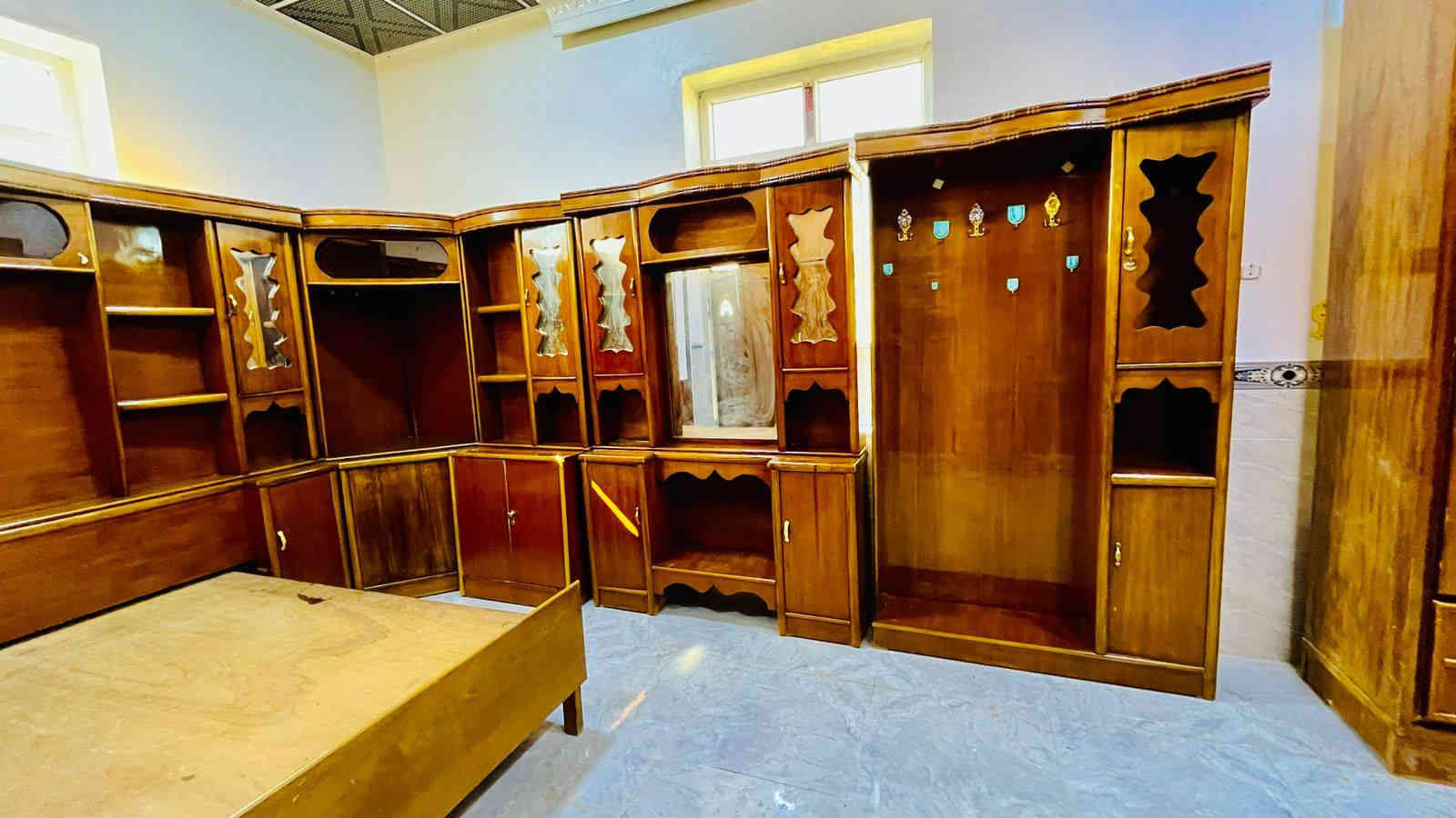 السلام عليكم من رخصت المسؤولين غرفه نوم مسرح احطاطه داخل خارج النظافه فول اربيعنيه السعر ٧٥٠ وبيها مجال العنوان الرمانه البوعبيد التواصل خاص او اتصال على الرقم الثاني ***********
