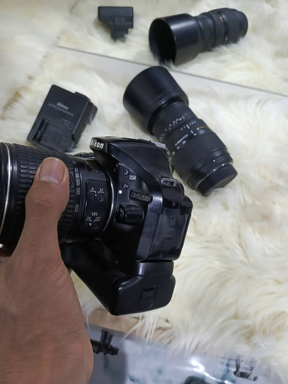 للبيع كاميرا نيكون 5200 مابيها اي خلل 
الملحقات 

عدسات ثنين نيكون 

وحده 55.200 vr 

وحده عدسه رياضي vr 70.300 جديده كارتون

مع جنطه وحزام وكرب وبطاريه وحده 

السعر 350
***********
