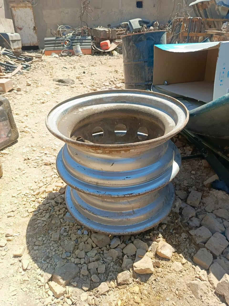 عند ٤ ويلات ٢٤ جوبلس وعندي ست براميغ خلفي ٤ ٢ أمامي العنوان الشرطه بلصناعيه ***********بس وتساب
