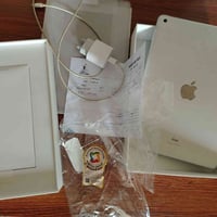 ايباد ٩ ذاكره ٦٤ البطاريه ماعرفها شكد  مستخدم للدراسه فقط   اخو الجديد...