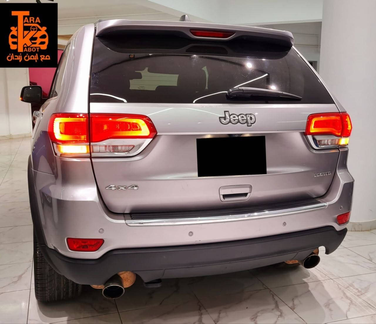 جيب جراند شيروكي GRAND CHEROKEE //
Limited ..... 👌
 موديل 2014 // دفع رباعي 4X4 👌 أعلى فئة
ماتور 5,700 CC // أوتوماتيك 
8 سليندر 

🔥حالة ممتازة / اللون الفضي المدخن 🔥
🔵العداد 230 الف كيلو ...
🔵صيانات منتظمة بالكامل👌
🔴فابريكا بالكامل  ...
(عدا رفرف أمامي يسار وباب خلفي يمين)

🔴السيارة لا تحتاج إلى أي مصاريف نهائيآ...
(بدون اي ملاحظات ماتور ✅️ عفشة ✅️ فتيس ✅️
((بحالة ممتازة))
⭕️حالة الصالون ✅️ممتازة  // ⭕️ الفرش الداخلي ✅️بحالة ممتازة
⭕️حالة الطابلوه ✅️بحالة ممتازة
⭕️ النظافة العامة للسيارة ✅️بحالة ممتازة
🛞الإطارات بحالة جيدة
( إنتاج 2023 )

🔵زجاج جانبي وخلفي ملون
💳 رخصة شهرين // مرور مدينة نصر 🏦
🚩المعاينة // التجمع الأول - القاهرة⚫️👌


**إذا كنت صاحب هذا الإعلان وتريد حذفه لأي سبب، رجاءا أرسل رسالة إلى الدعم الفني**