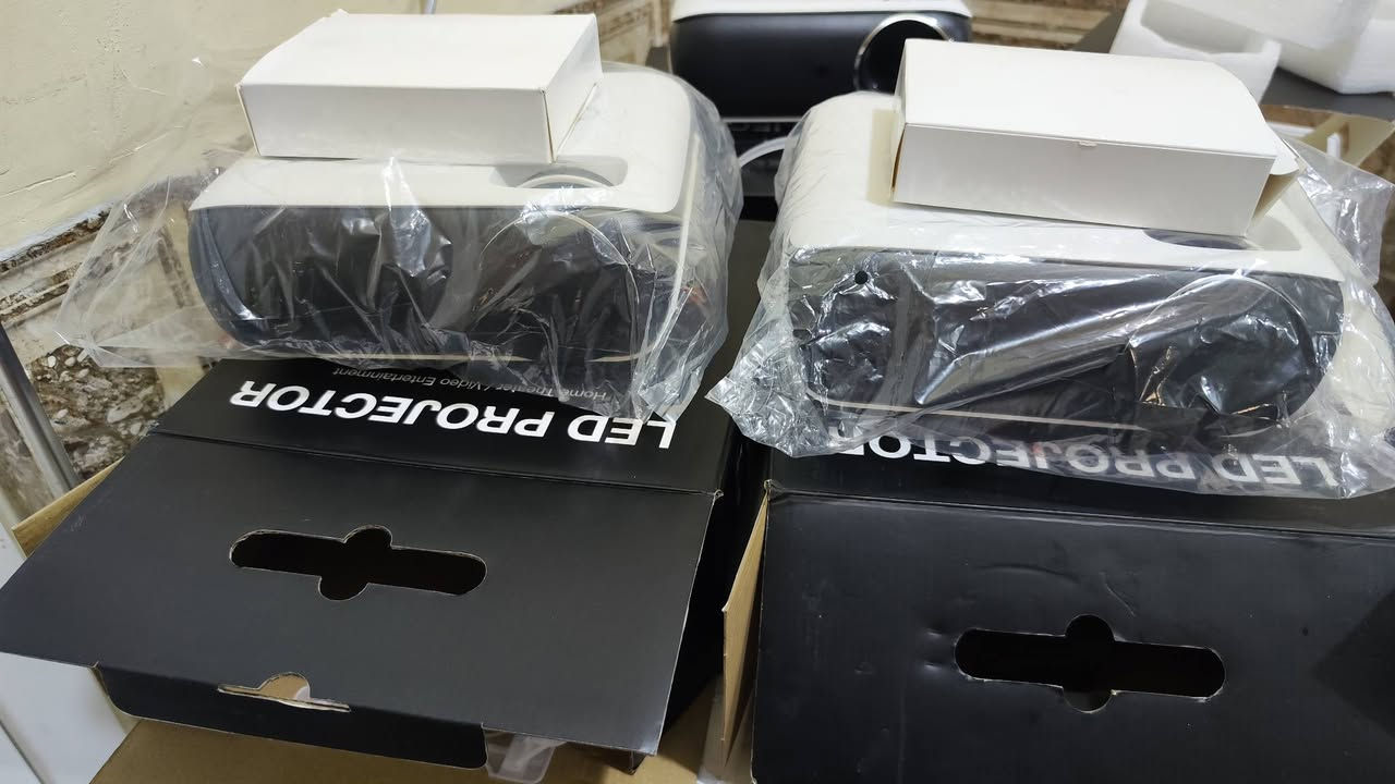 ثلاث قطع داتاشو قطعتين غير مستخدمه  و قطعة جايه بدون فلينات وكامله
و هديه مع كل قطعة Tvbox mini 4k
خلي سعرك و بالعافيه


**إذا كنت صاحب هذا الإعلان وتريد حذفه لأي سبب، رجاءا أرسل رسالة إلى الدعم الفني**