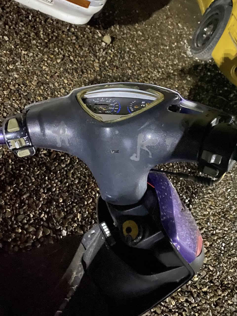 السلام عليكم
دراجة ماكس للبيع 
الدراجة حلوة 
كهربائيات كاملة 
سلف وهندي شغال 
بي ملاحضات 
العنوان ديالى جديدة الشط 
للستفسار  ***********
