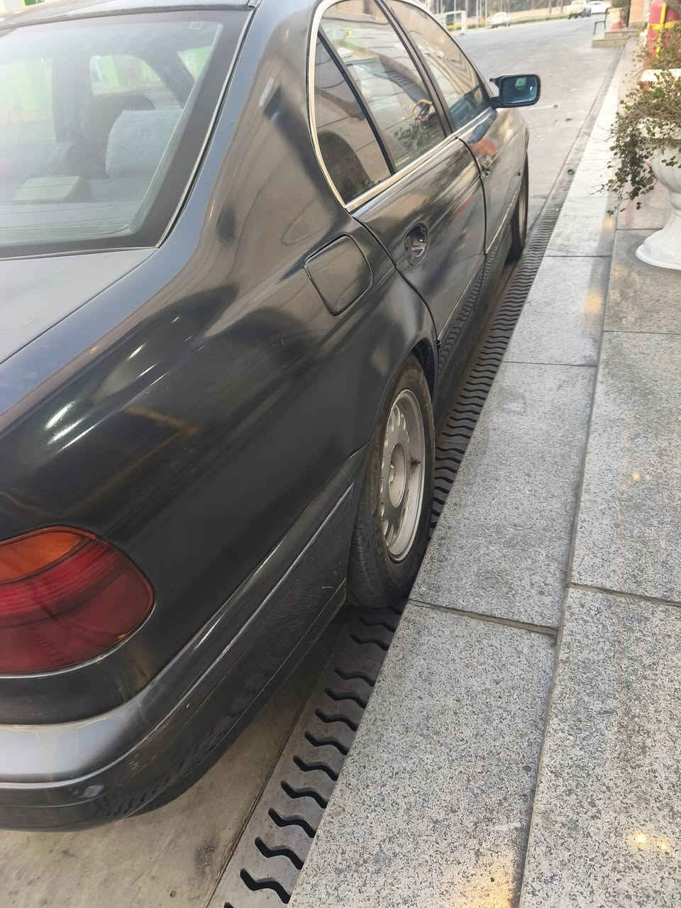 السلام عليكم
BMW E39
موديل ١٩٩٩
حجم ٥٢٨
كير محرك تبريد كهرائيات كلها تمام
شادلها بصمة وتشغيل عن بعد
دواخل نظيفة
تحتاج صدر وصبغ بس
سعرها ٧٠ ورقة رقم بغداد ومكانها بغداد


**إذا كنت صاحب هذا الإعلان وتريد حذفه لأي سبب، رجاءا أرسل رسالة إلى الدعم الفني**